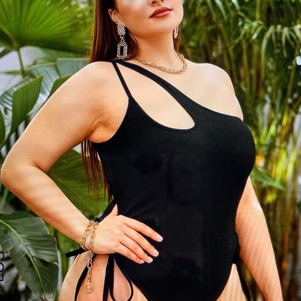 Beach ready! New / unworn One black shoulder bathing suit. Size 1x